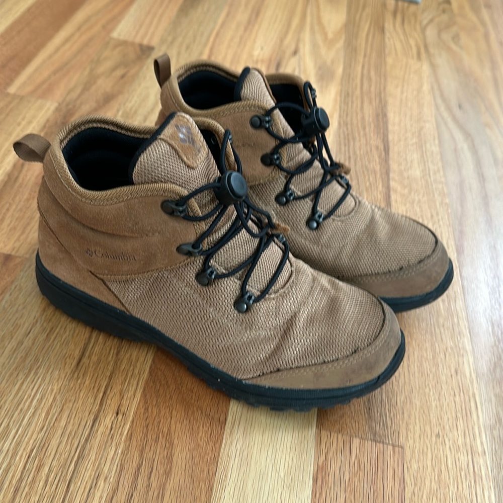 EUC Columbia hiking boot